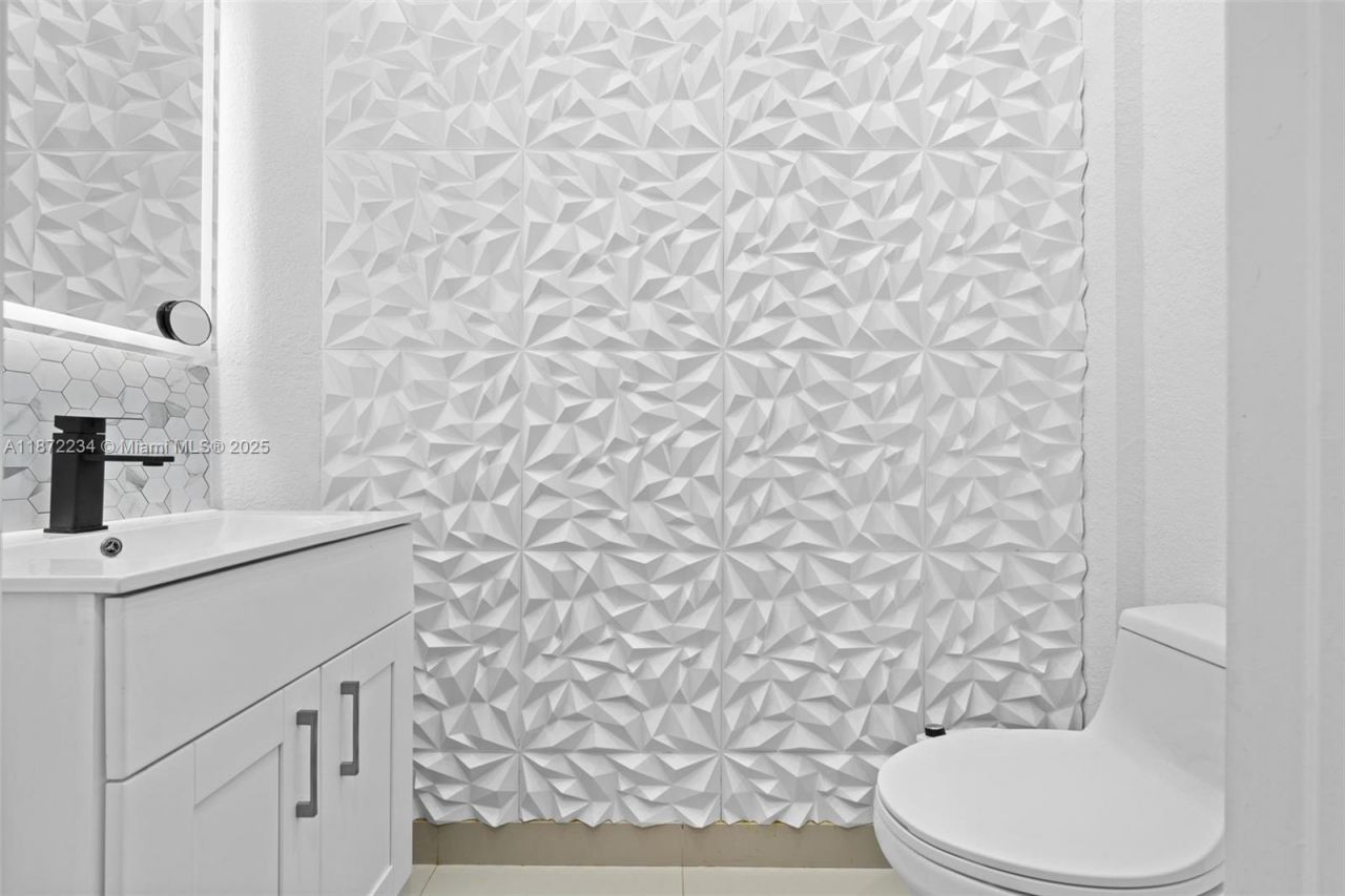 8174 NW 114th Pl, Doral, FL 33178 Photo