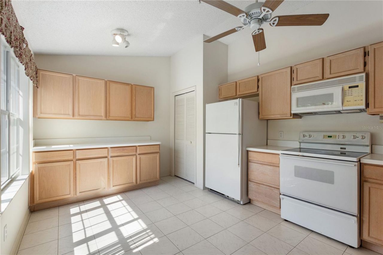 5999 Lake Pointe Drive, Unit 608, Orlando, FL 32822 Photo