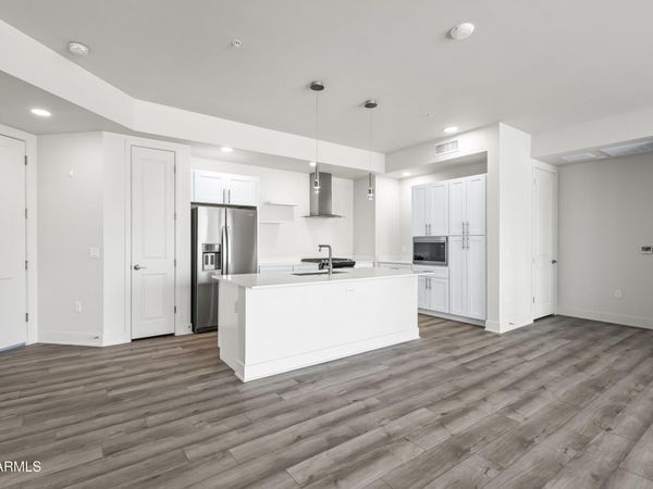 3131 N CENTRAL Avenue, Unit 6015, Phoenix, AZ 85012