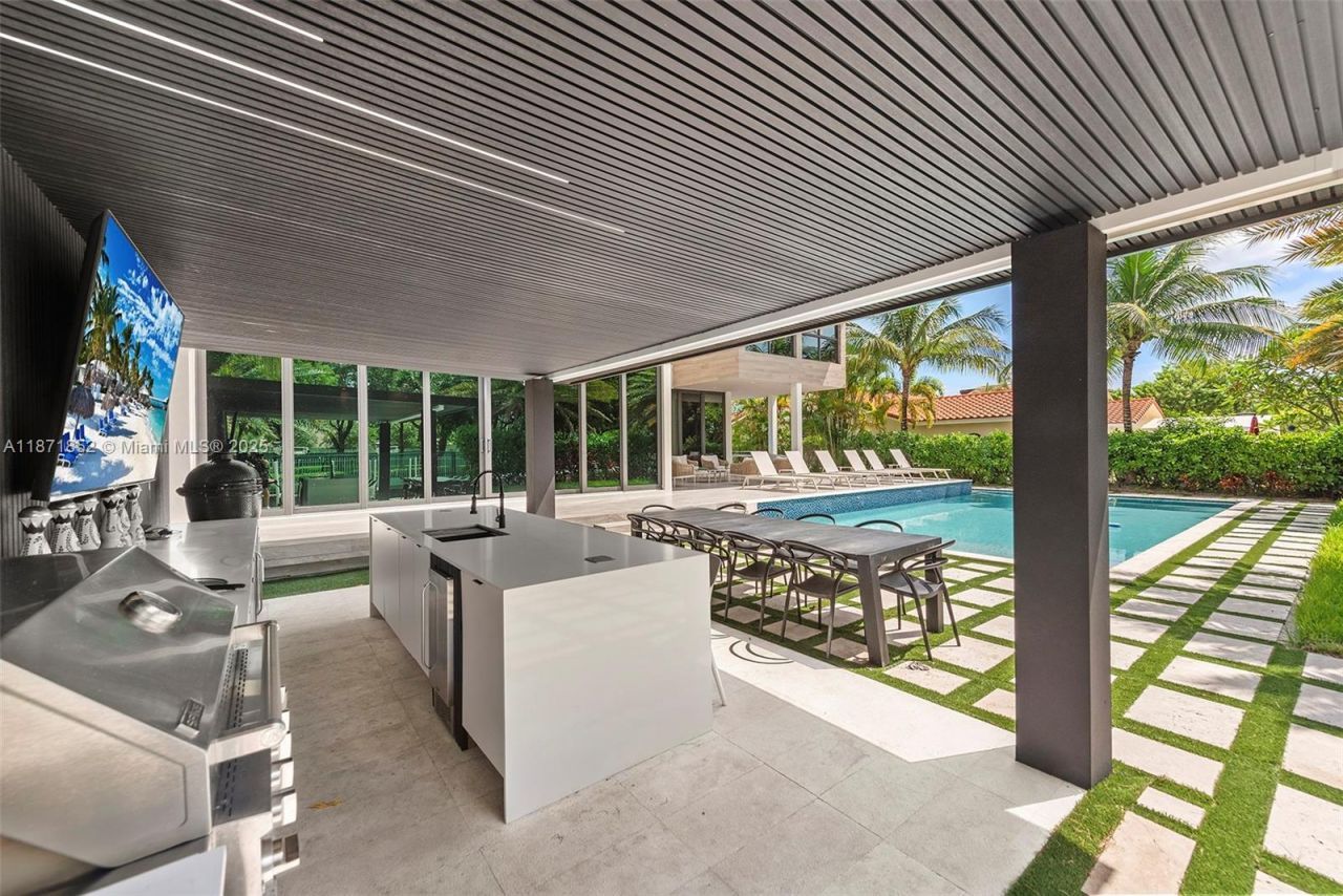 521 Holiday Dr, Hallandale Beach, FL 33009 Photo