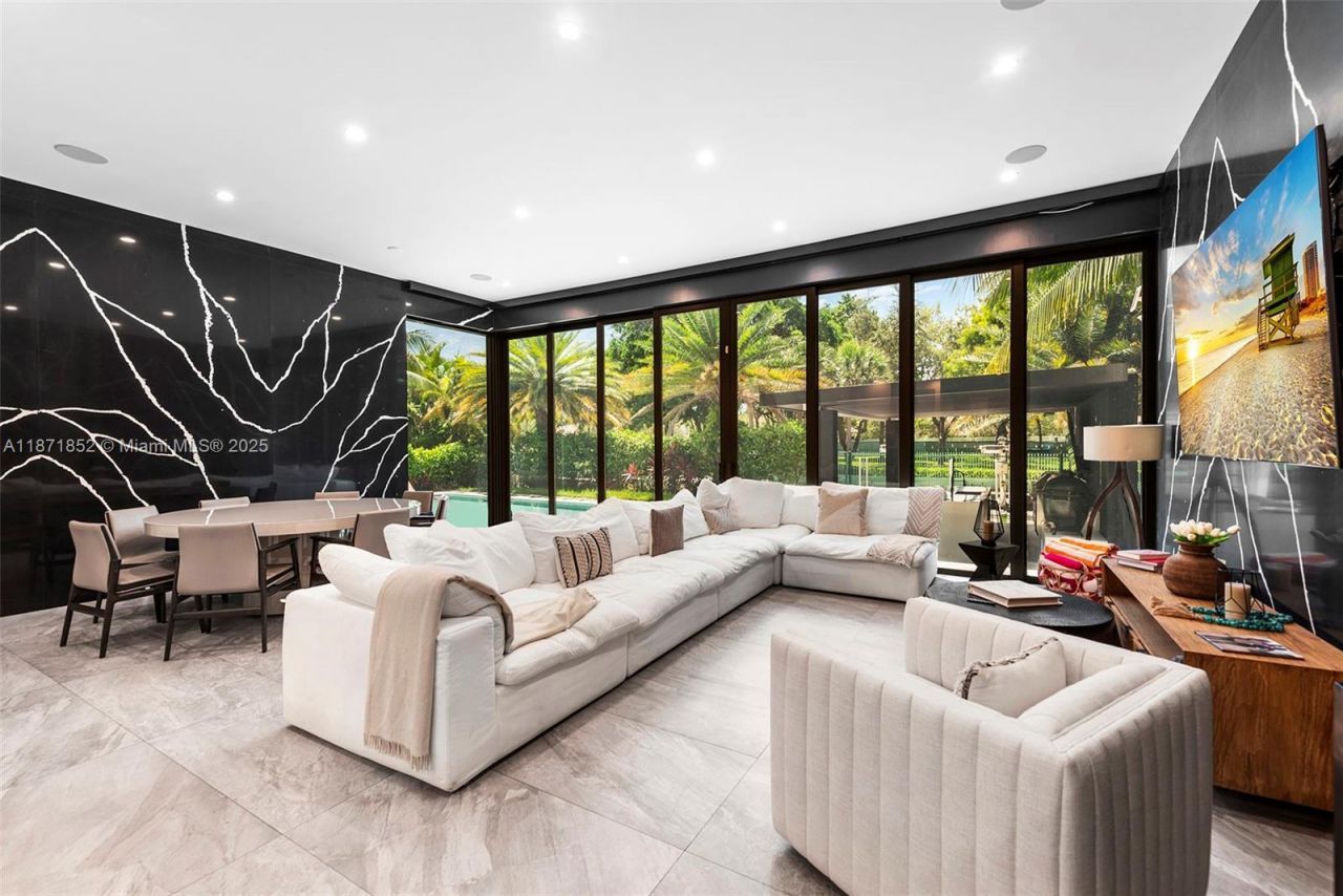 521 Holiday Dr, Hallandale Beach, FL 33009 Photo