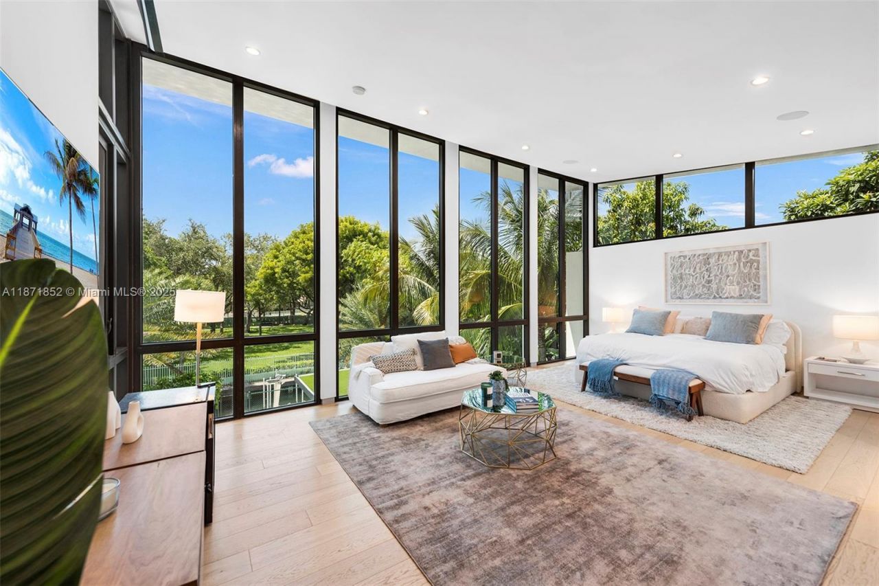 521 Holiday Dr, Hallandale Beach, FL 33009 Photo