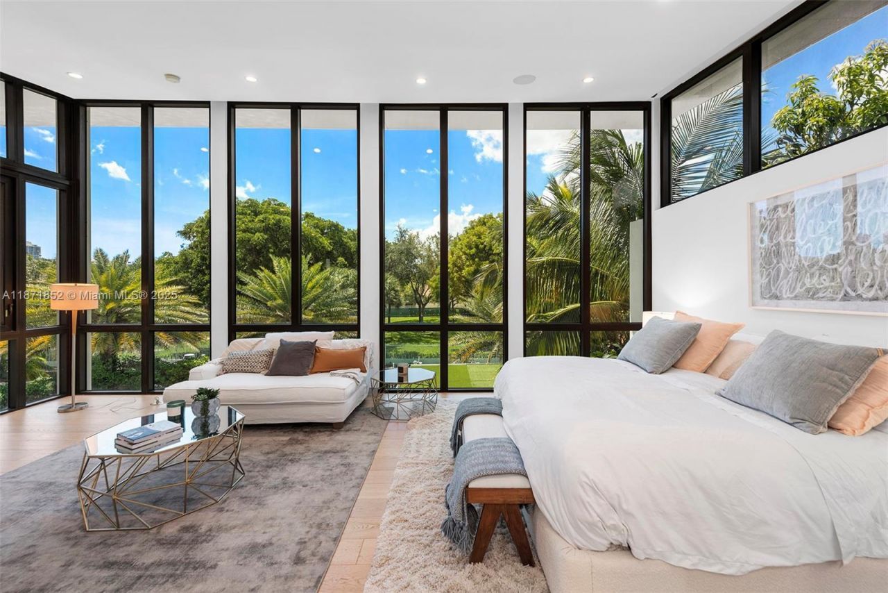 521 Holiday Dr, Hallandale Beach, FL 33009 Photo