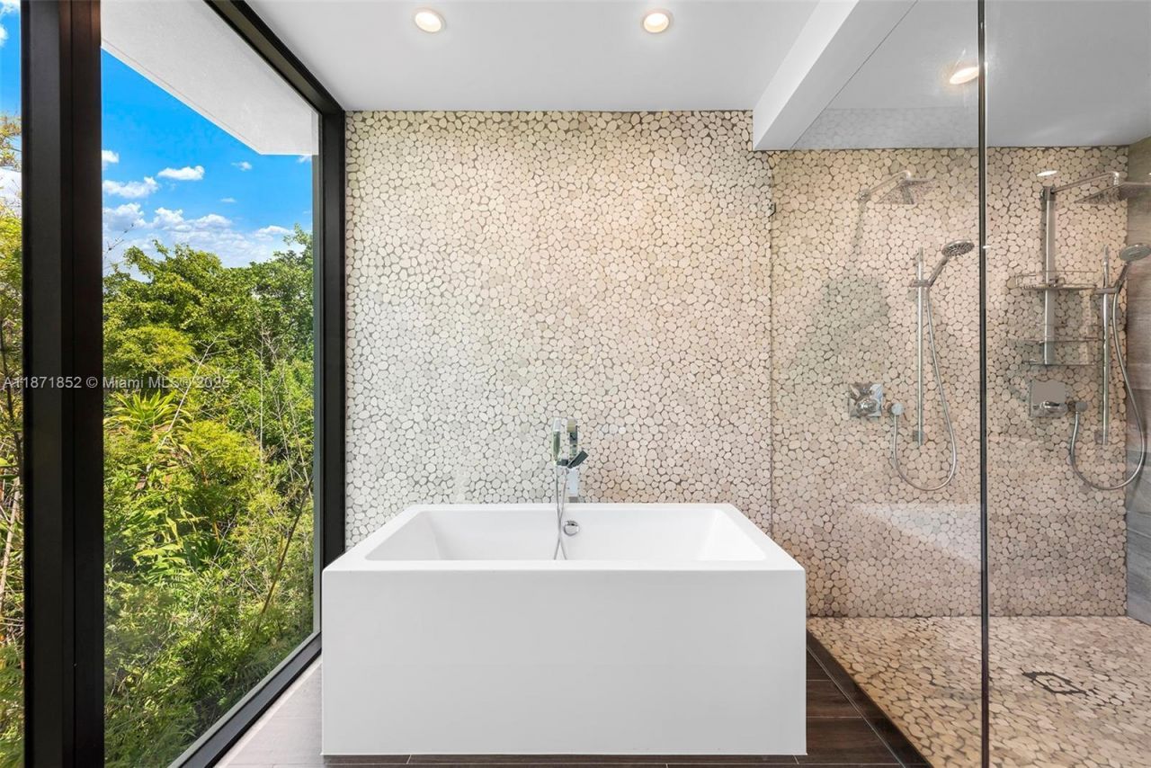 521 Holiday Dr, Hallandale Beach, FL 33009 Photo