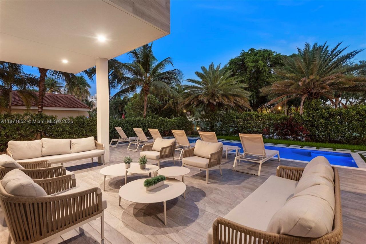 521 Holiday Dr, Hallandale Beach, FL 33009 Photo