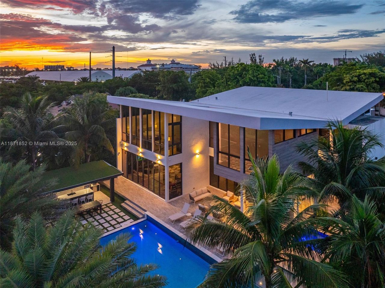 521 Holiday Dr, Hallandale Beach, FL 33009 Photo