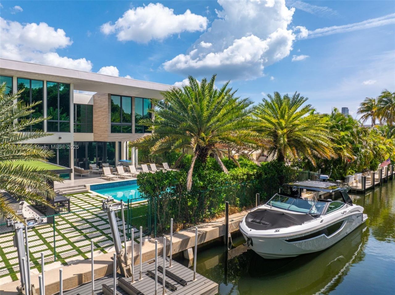 521 Holiday Dr, Hallandale Beach, FL 33009 Photo