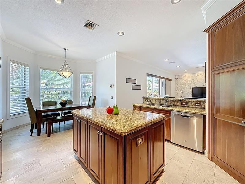 1673 Victoria Pointe Circle, Weston, FL 33327 Photo