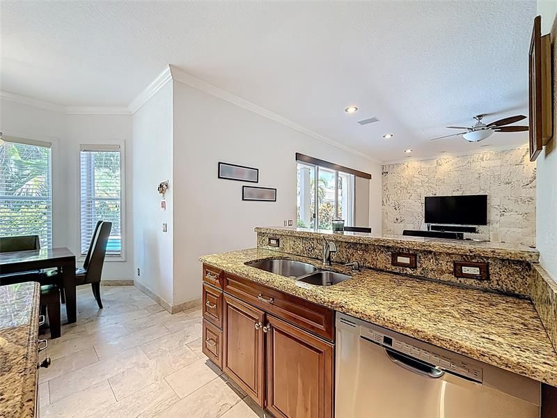 1673 Victoria Pointe Circle, Weston, FL 33327 Photo