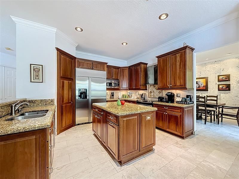 1673 Victoria Pointe Circle, Weston, FL 33327 Photo