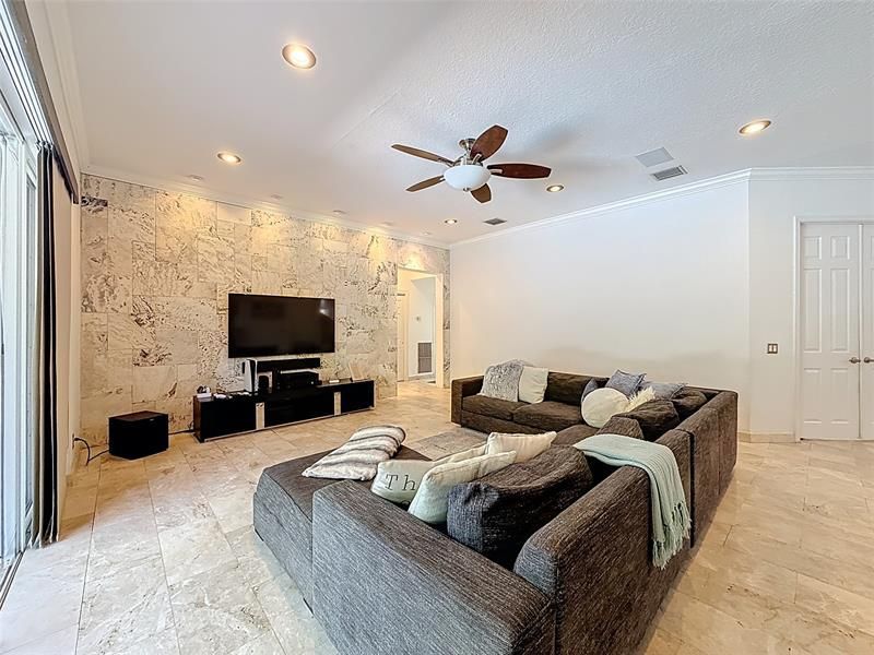 1673 Victoria Pointe Circle, Weston, FL 33327 Photo