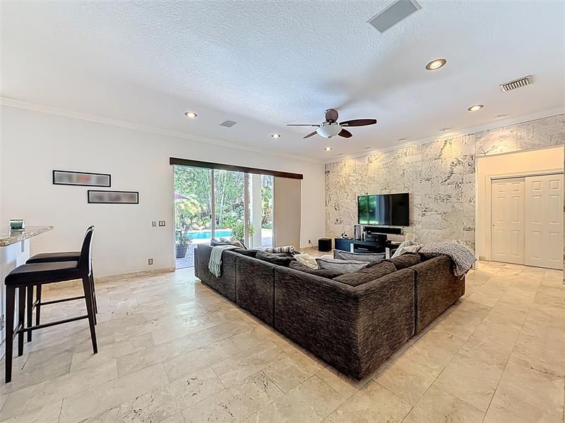 1673 Victoria Pointe Circle, Weston, FL 33327 Photo