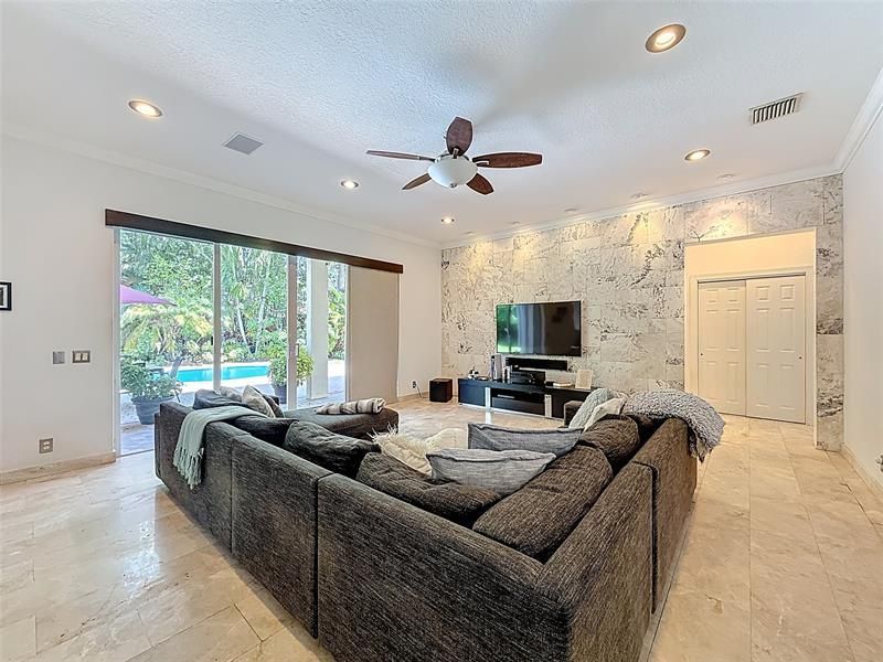 1673 Victoria Pointe Circle, Weston, FL 33327 Photo