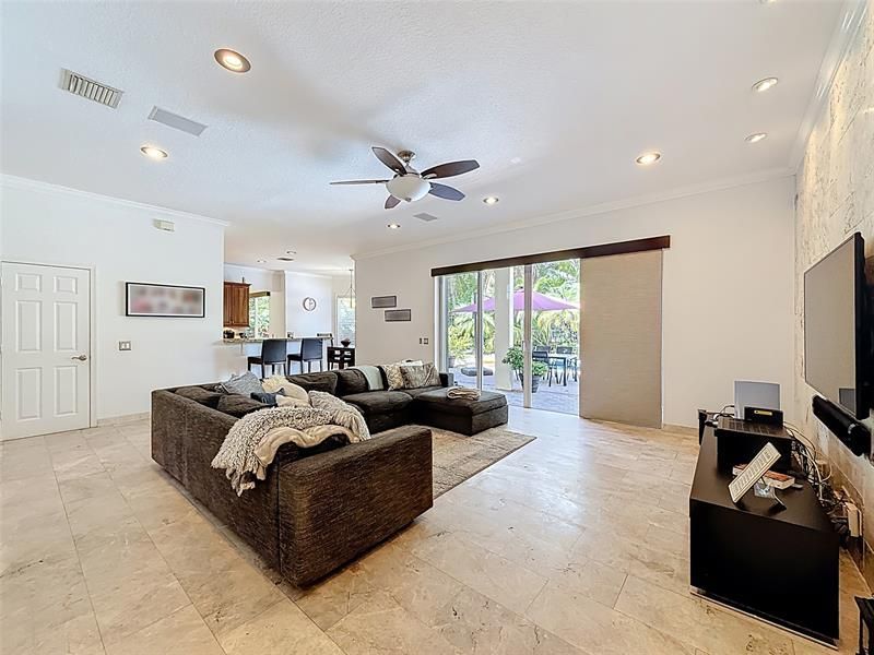 1673 Victoria Pointe Circle, Weston, FL 33327 Photo