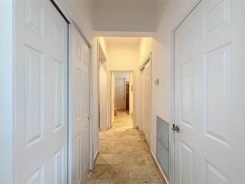 1673 Victoria Pointe Circle, Weston, FL 33327 Photo