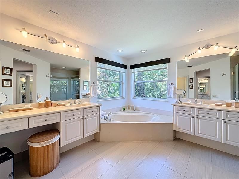 1673 Victoria Pointe Circle, Weston, FL 33327 Photo