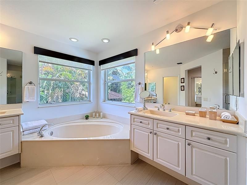 1673 Victoria Pointe Circle, Weston, FL 33327 Photo