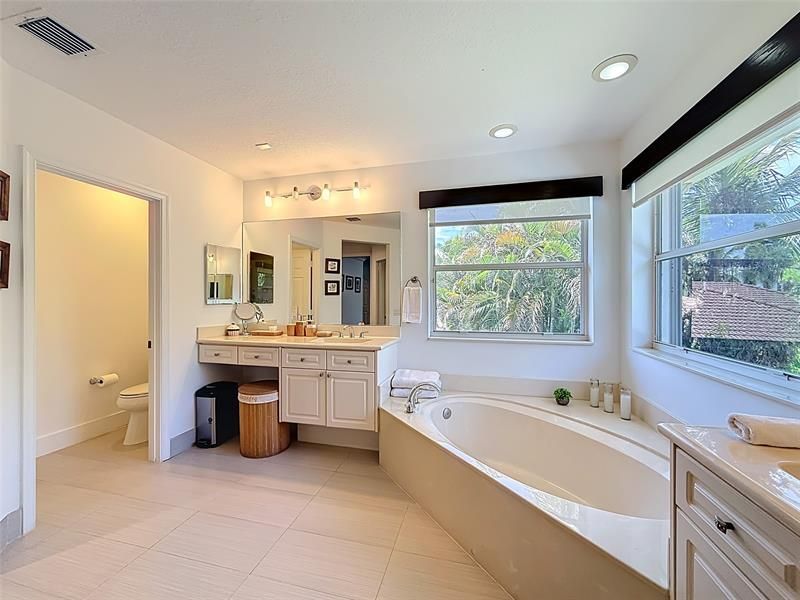 1673 Victoria Pointe Circle, Weston, FL 33327 Photo