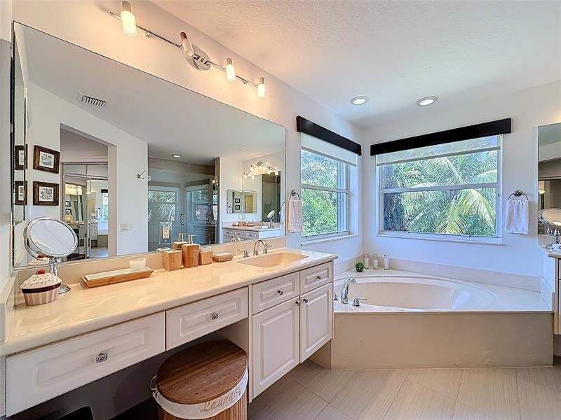 1673 Victoria Pointe Circle, Weston, FL 33327 Photo