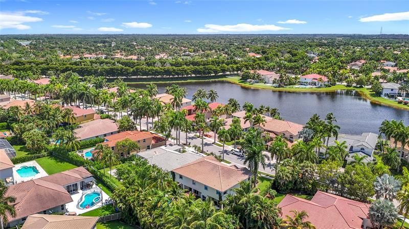 1673 Victoria Pointe Circle, Weston, FL 33327 Photo