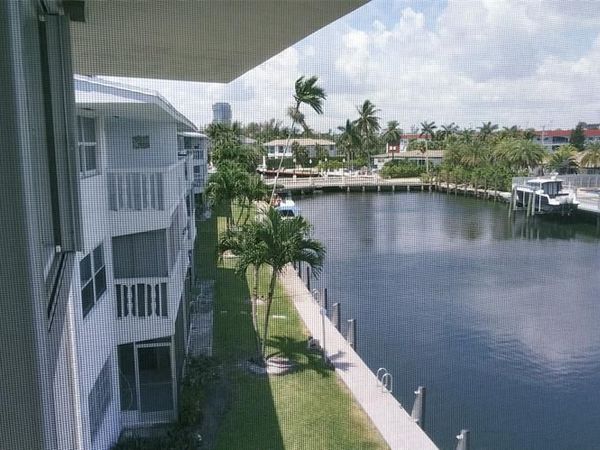 460 Paradise Isle Boulevard, Unit 301, Hallandale Beach, FL 33009