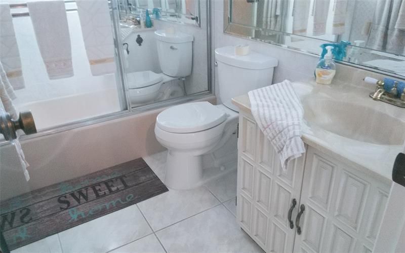 460 Paradise Isle Boulevard, Unit 301, Hallandale Beach, FL 33009 Photo