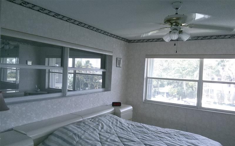 460 Paradise Isle Boulevard, Unit 301, Hallandale Beach, FL 33009 Photo