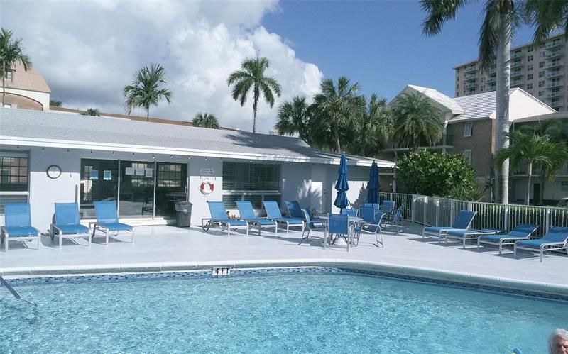 460 Paradise Isle Boulevard, Unit 301, Hallandale Beach, FL 33009 Photo