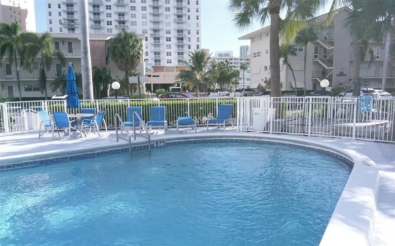 460 Paradise Isle Boulevard, Unit 301, Hallandale Beach, FL 33009 Photo