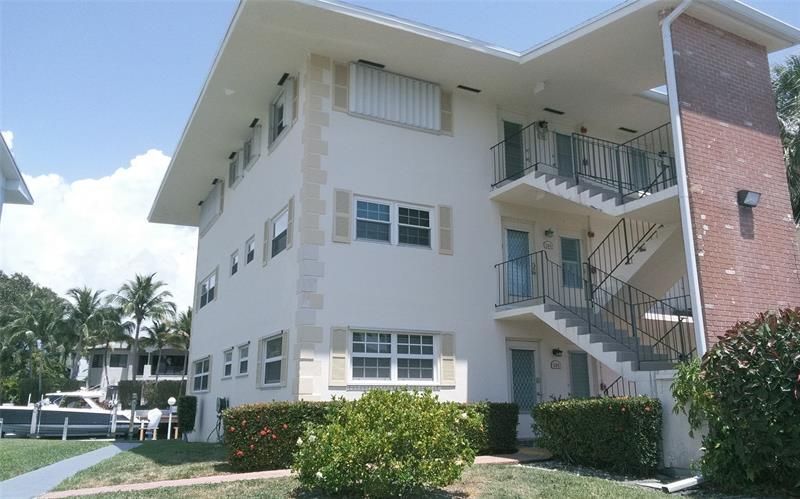 460 Paradise Isle Boulevard, Unit 301, Hallandale Beach, FL 33009 Photo
