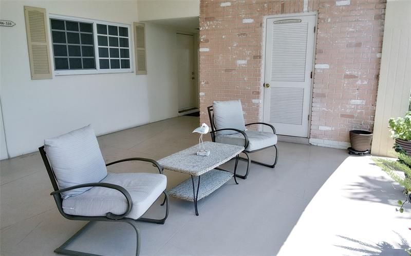 460 Paradise Isle Boulevard, Unit 301, Hallandale Beach, FL 33009 Photo