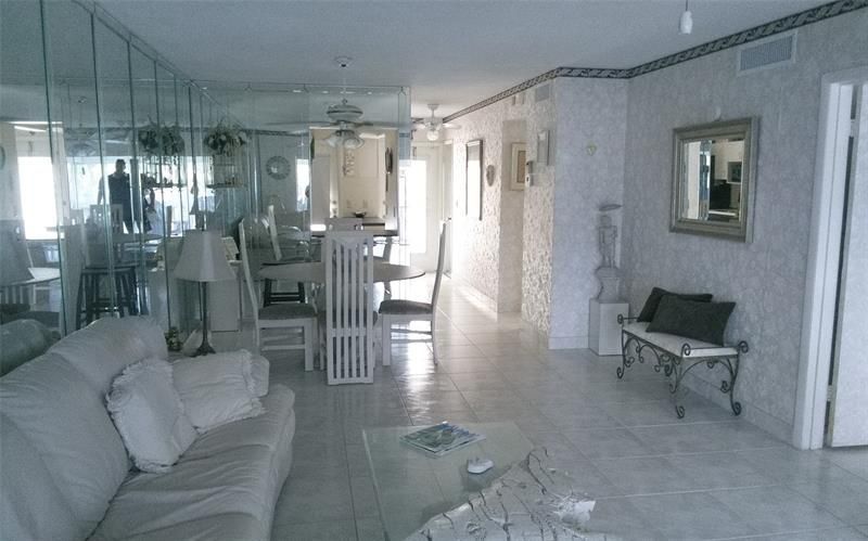 460 Paradise Isle Boulevard, Unit 301, Hallandale Beach, FL 33009 Photo