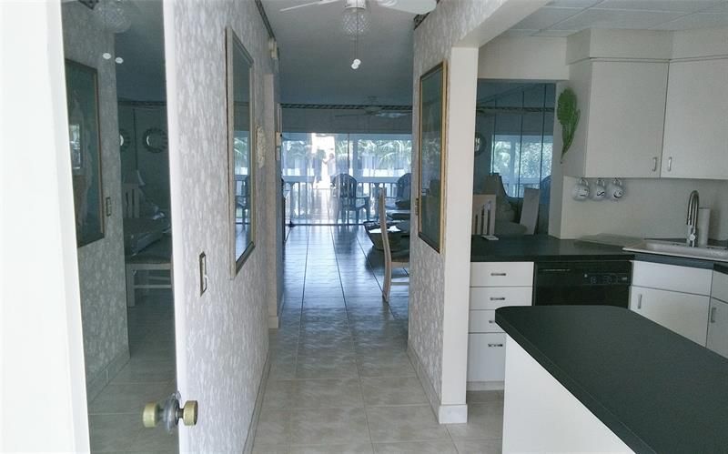 460 Paradise Isle Boulevard, Unit 301, Hallandale Beach, FL 33009 Photo