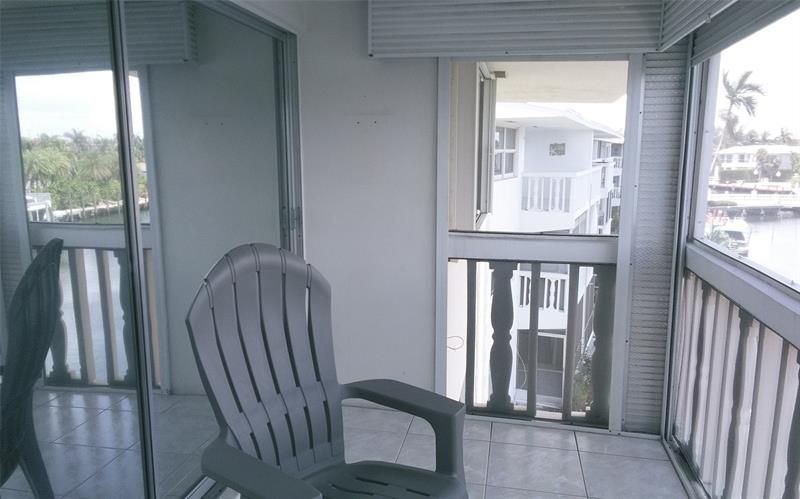 460 Paradise Isle Boulevard, Unit 301, Hallandale Beach, FL 33009 Photo
