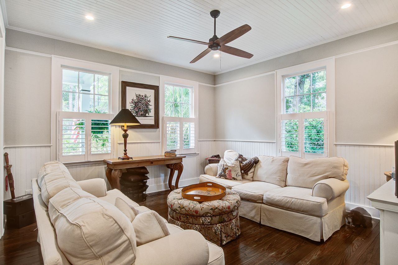 213 S Laurel Street Photo 12