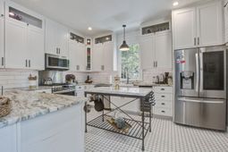 213 S Laurel Street photo 4