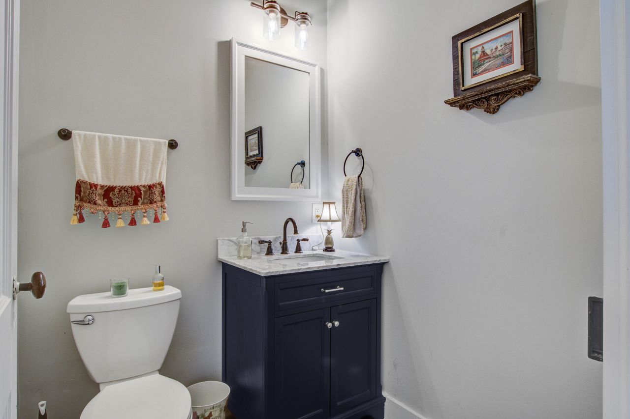 213 S Laurel Street Photo 21