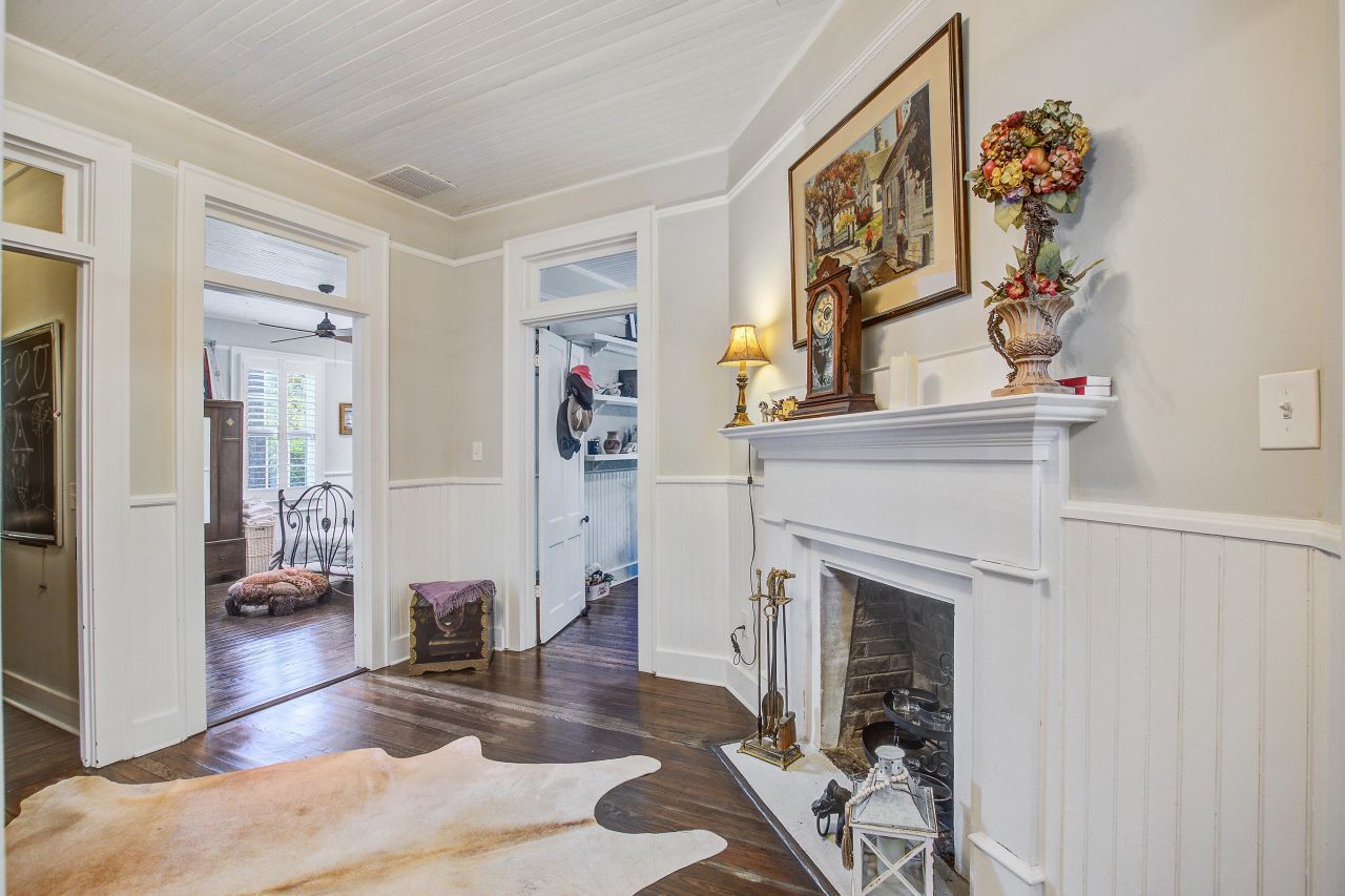 213 S Laurel Street Photo 22