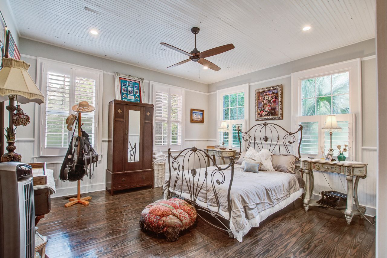 213 S Laurel Street Photo 23