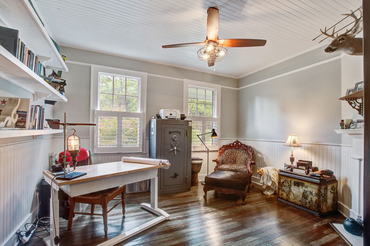 213 S Laurel Street Photo 24