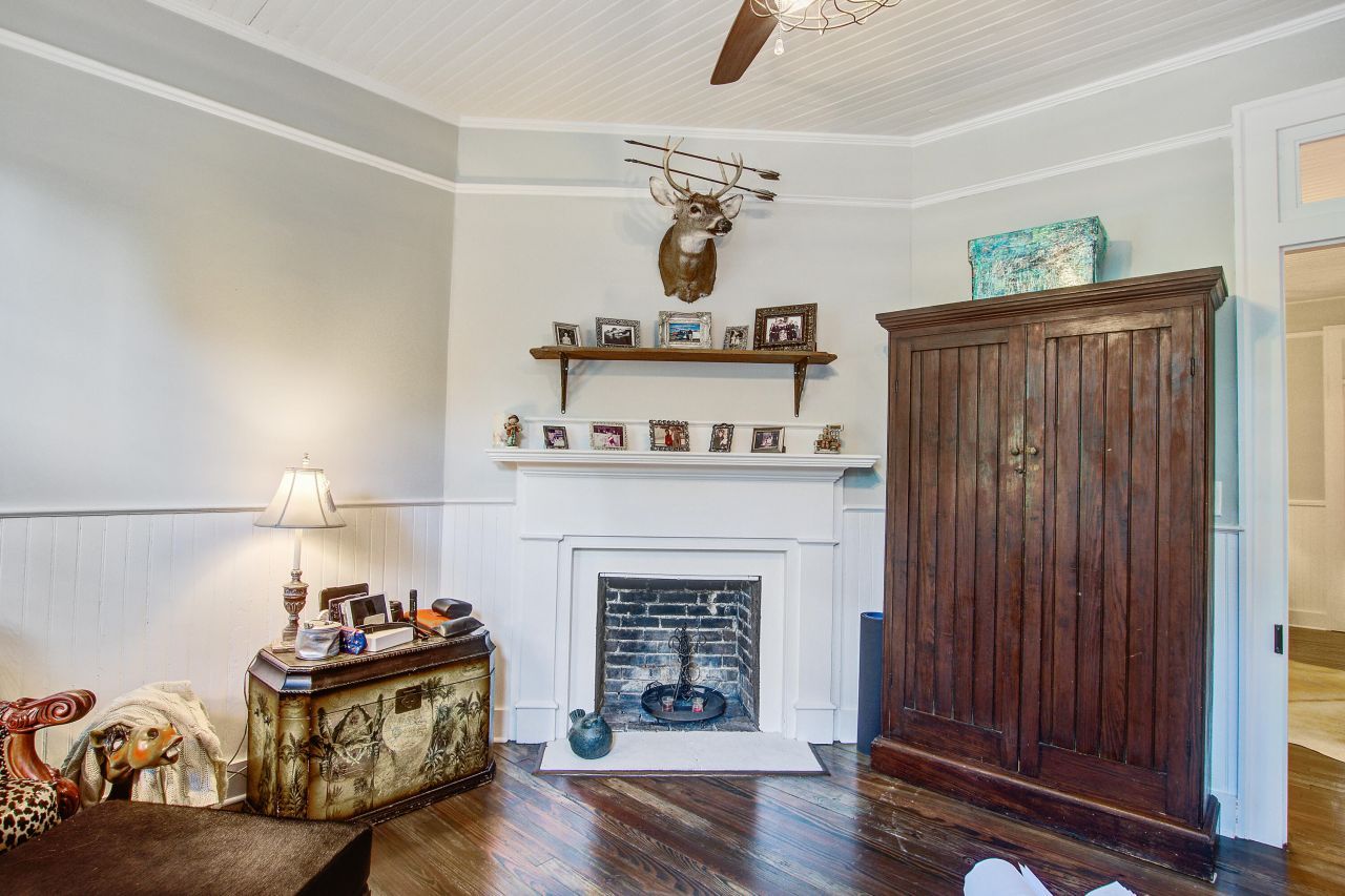 213 S Laurel Street Photo 25