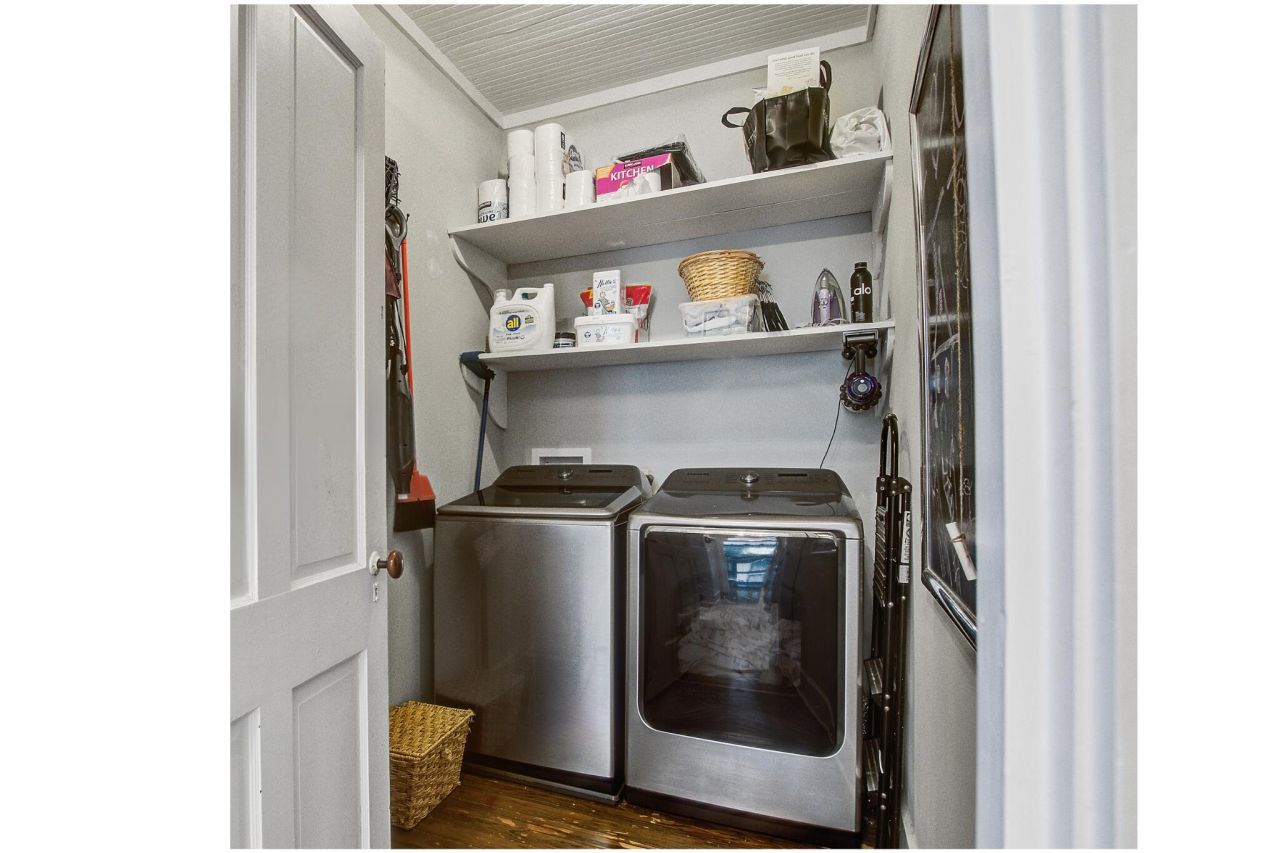 213 S Laurel Street Photo 27