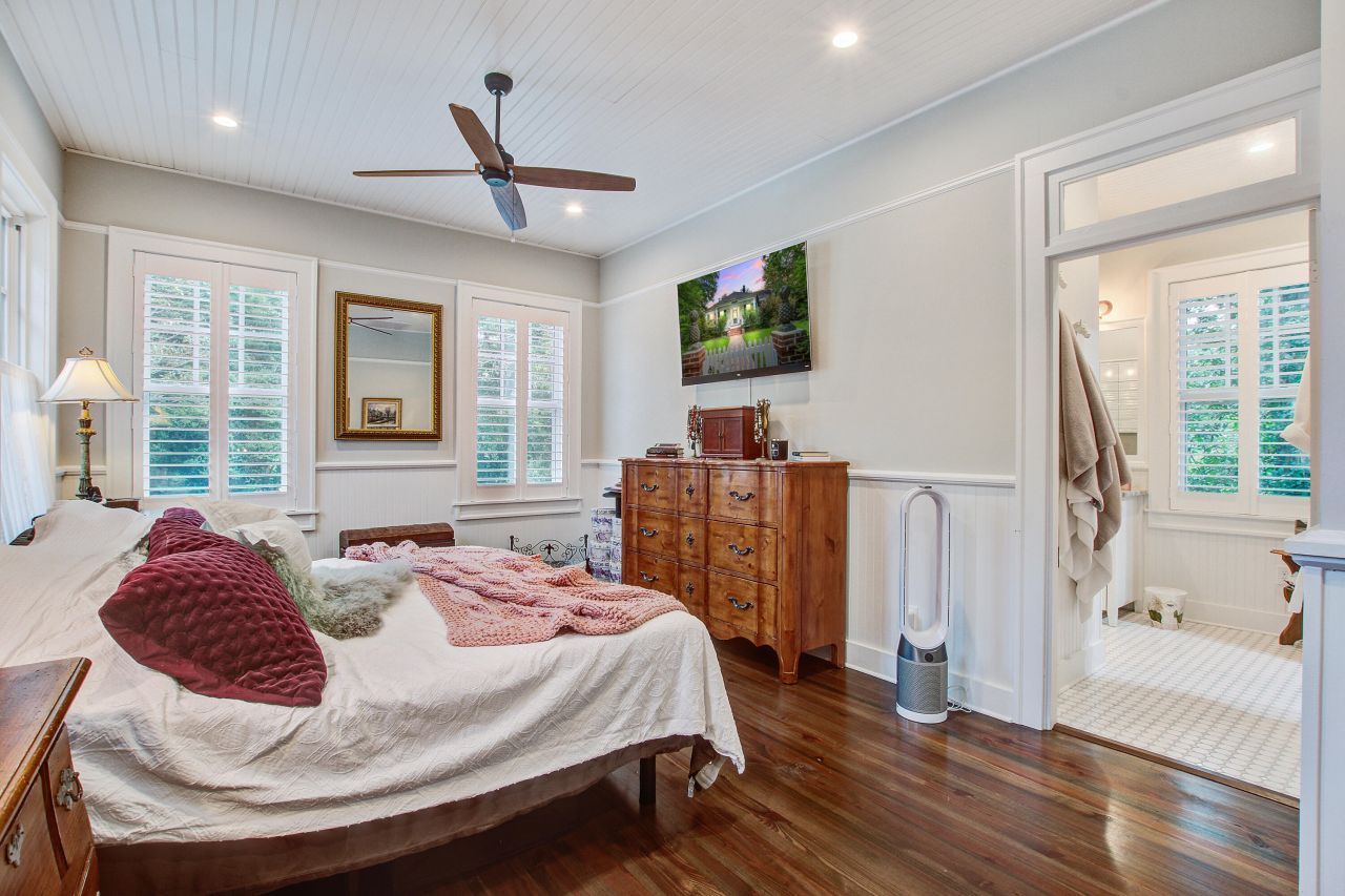 213 S Laurel Street Photo 28