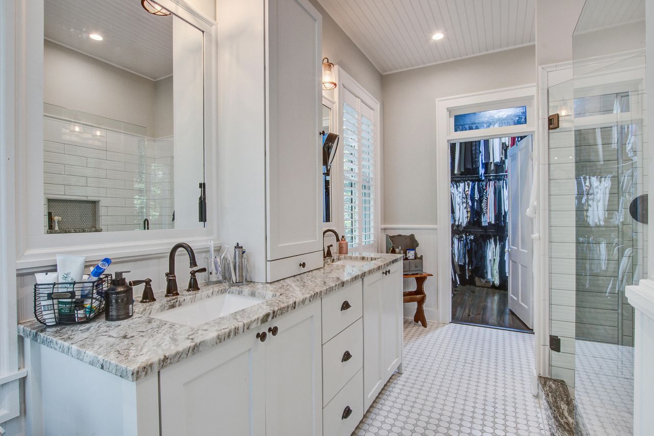 213 S Laurel Street Photo 30