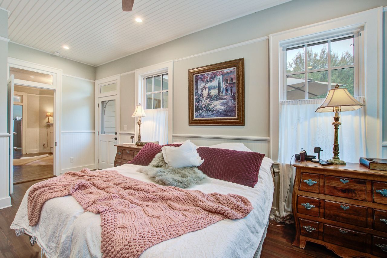 213 S Laurel Street Photo 31