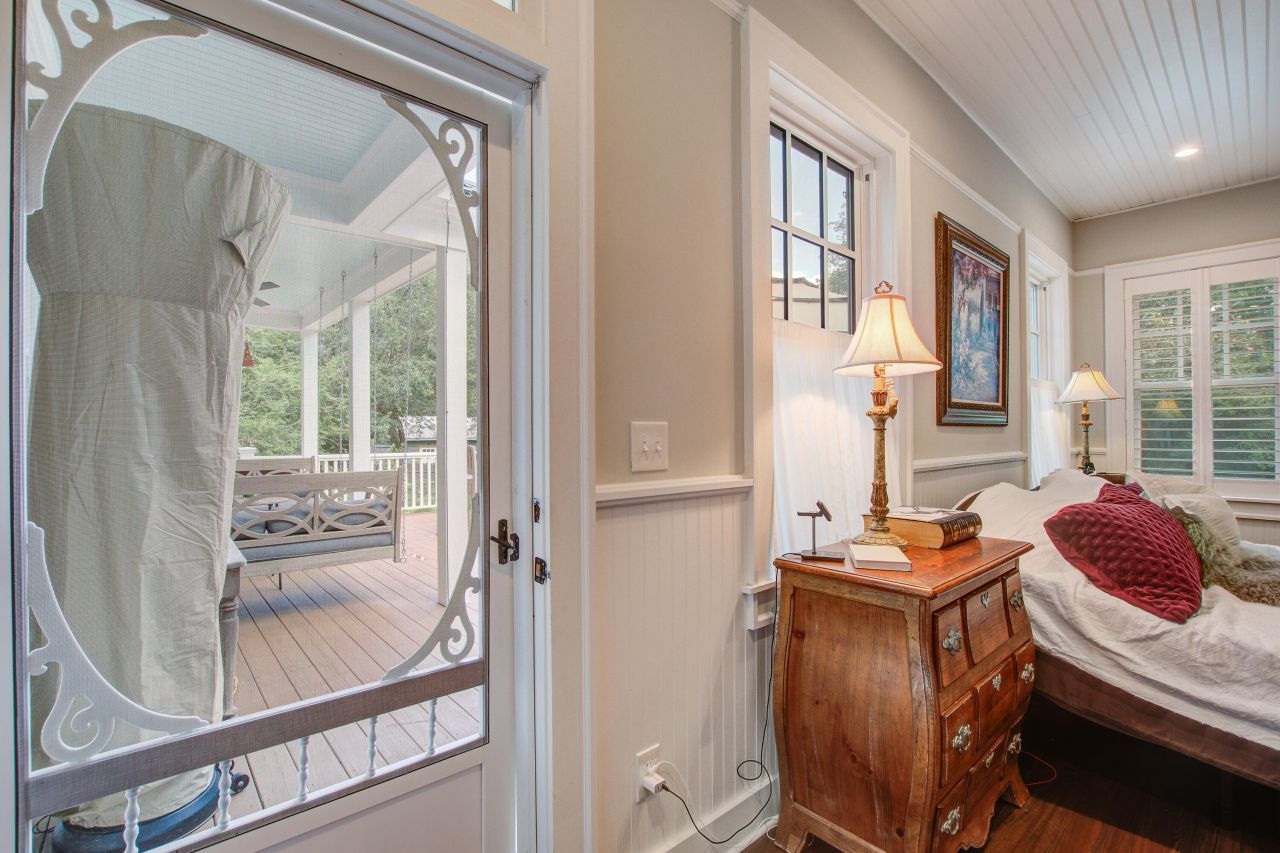 213 S Laurel Street Photo 32