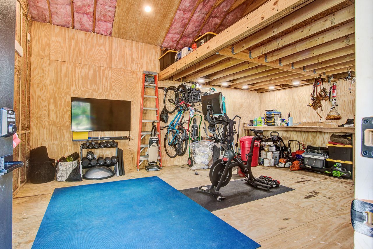 213 S Laurel Street Photo 39