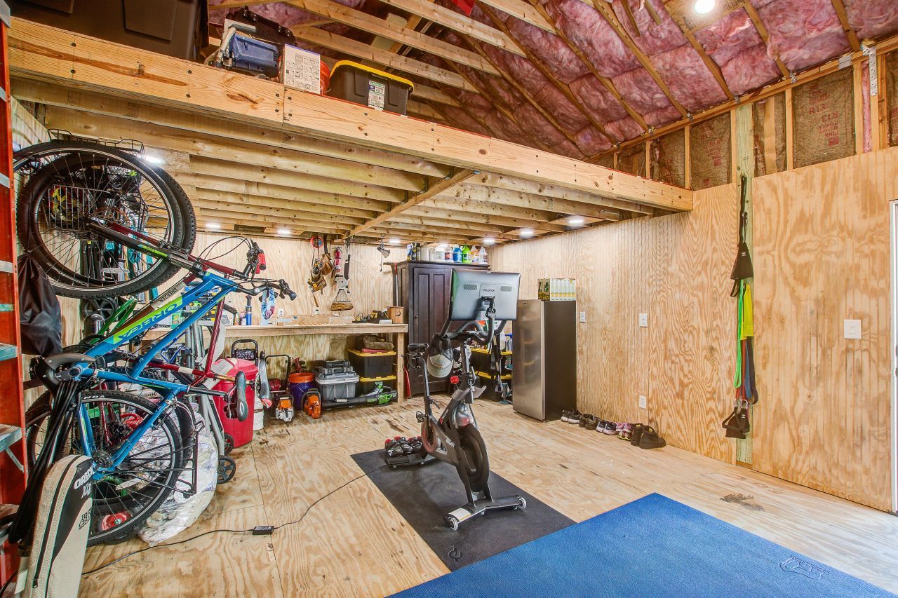 213 S Laurel Street Photo 40