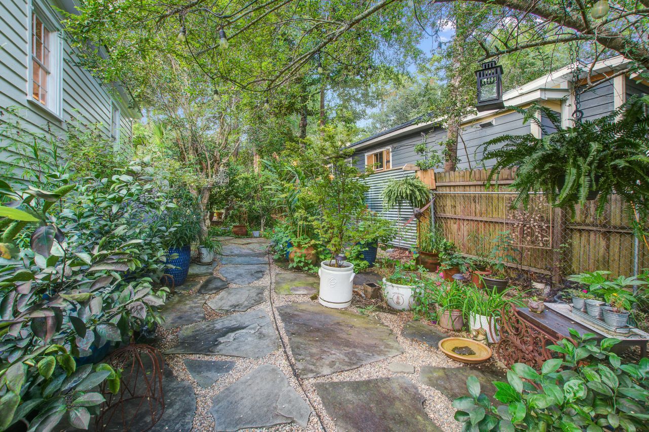 213 S Laurel Street Photo 42