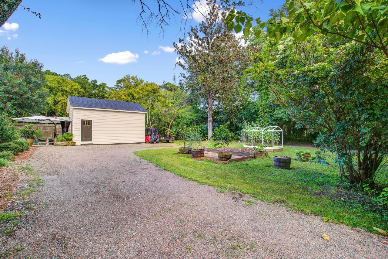 213 S Laurel Street Photo 45